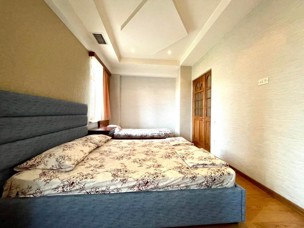 Apartments Emili 예레반 외부 사진