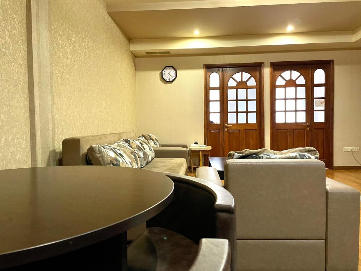Apartments Emili 예레반 외부 사진